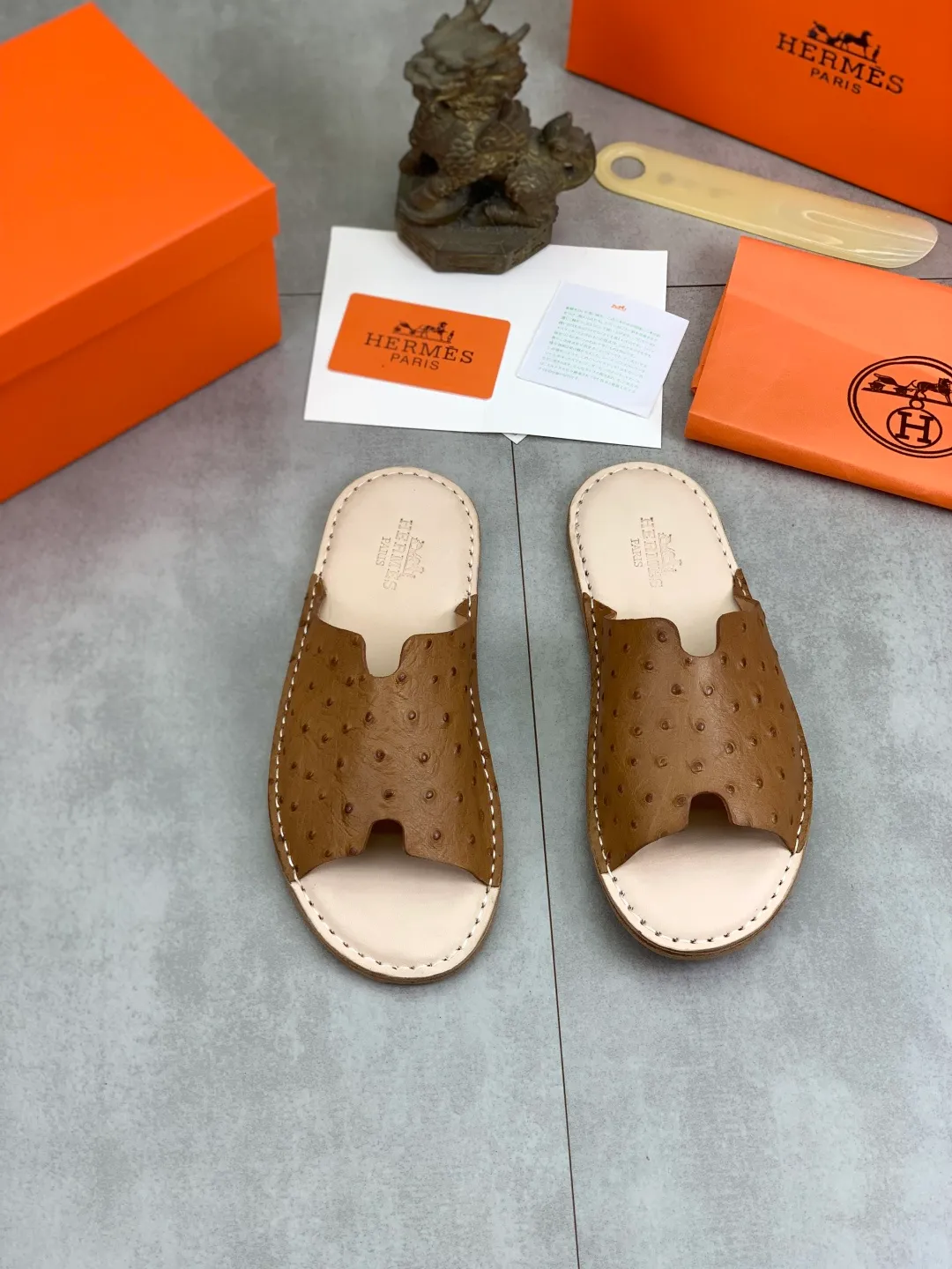 Men's men's shoes 💰P360 new model (genuine leather outsole series) new colors are coming simultaneously on the official website [HERMES] Hermès series: original development, original anatomy display, exclusive outsole [Material] Sole: original genuine leather sole with cow essence film 🌸. Fabric Original calfskin Lining: Imported cowhide, delicate and soft Code number: 38-44